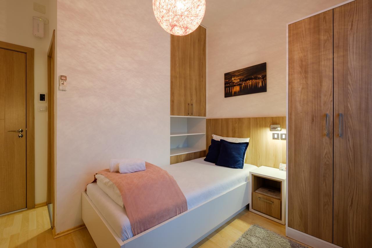 Airport Hotel Garni ベオグラード エクステリア 写真