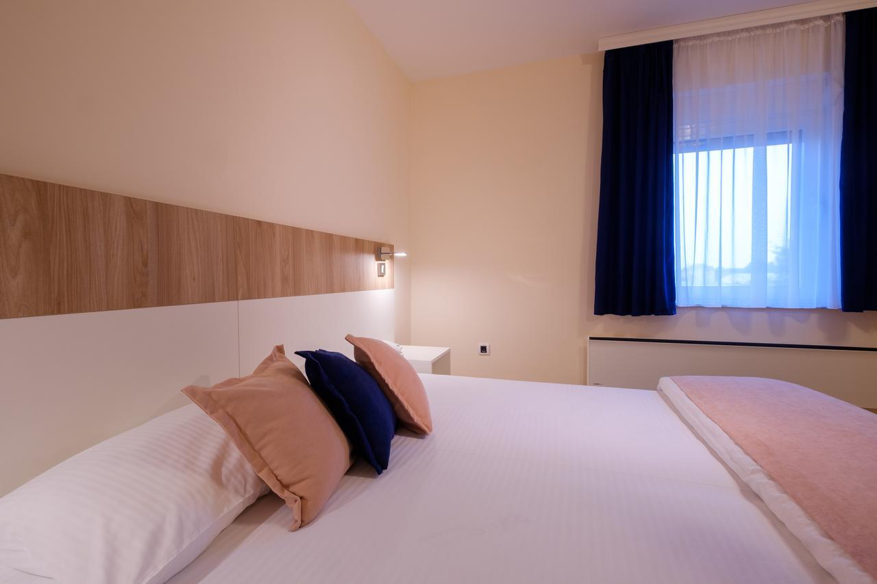 Airport Hotel Garni ベオグラード エクステリア 写真