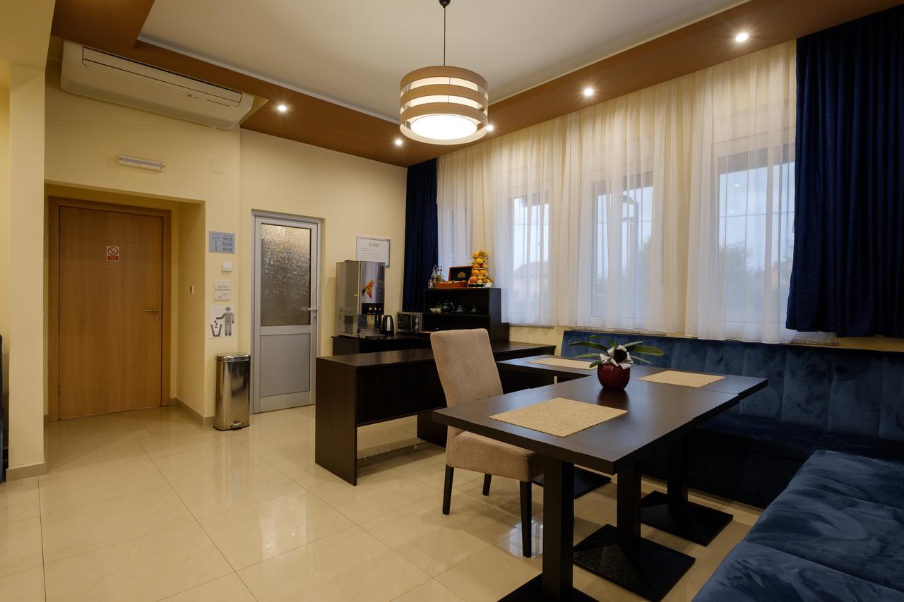 Airport Hotel Garni ベオグラード エクステリア 写真
