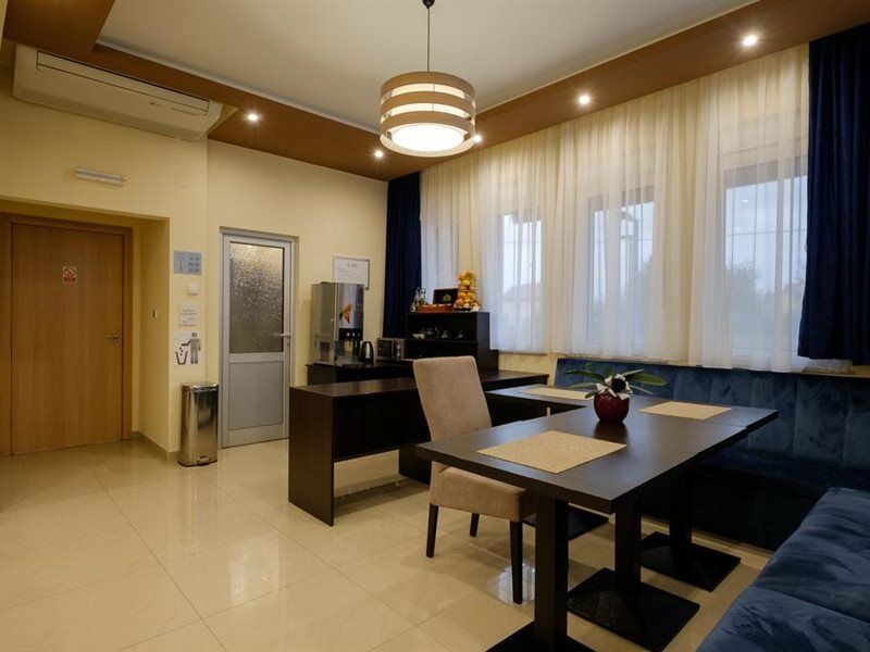Airport Hotel Garni ベオグラード エクステリア 写真
